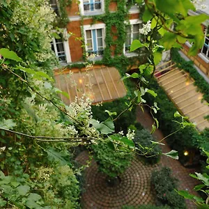 Апартаменты Les Patios Du Marais 2, Париж